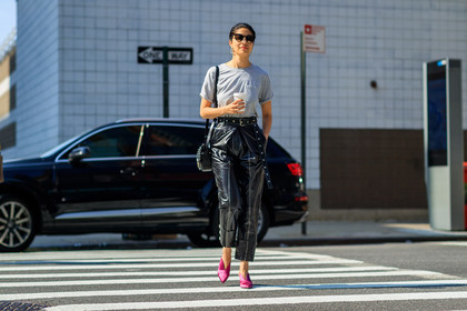 atmosphere details, black bag, black pants, caroline issa, fashion week, frenchystyle, full length, FW, grey t shirt, high waist, horizontal, jonathan paciullo, leather bag, leather pants, leather shoes, NEW YORK, NYFW, purple shoes, SPRING SUMMER 2018, SS 18, street style, sunglasses, trousers
