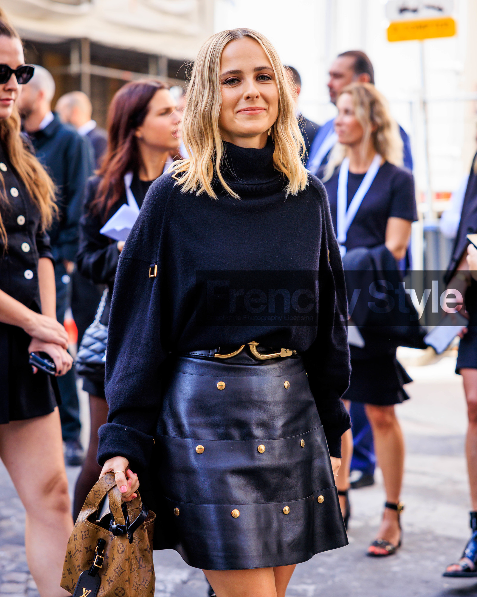 PARIS, PFW, fashion week, frenchystyle, FW, jonathan paciullo, street style, SPRING SUMMER 2024, SS 24, vertical, atmosphere details, detail