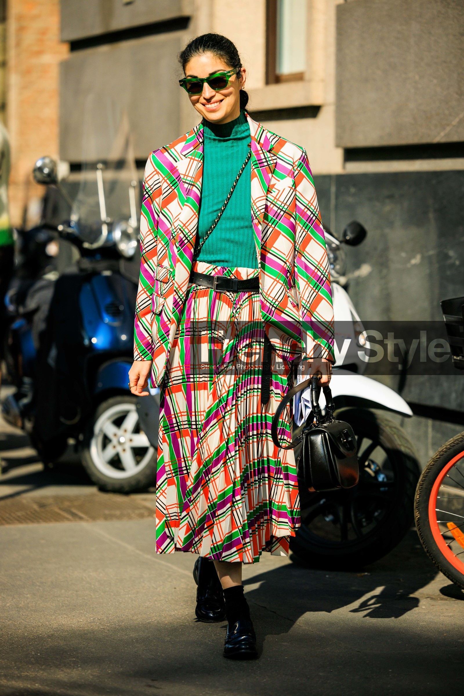 plaid skirt, plaid, blazer, pleated, skirt, multicolor midi skirt, multicolor blazer, yello top, crossbody bag, green sunglasses, black bottines, black handbag, leather handbag, caroline issa, street style, jonathan paciullo, FW, frenchystyle, fashion week, MFW, MILAN, FALL WINTER 2022_2023, AUTUMN WINTER 2022-2023, FW 22-23, vertical, full length