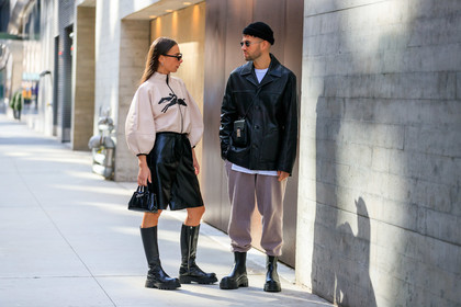 alice & j.s, alice barbier, longchamps bag, beige leather jacket, zipped jacket, animal print jacket, black leather boots, black leather bermuda shorts, black leather jacket, balloon sleeves, flat boots, chelsea boots, big sole boots, high boots, longchamps jacket, longchamps look, JS roques, alice & j.s, black leather bag, black leather jacket, black hat, woolen hat, small sunglasses, metalic frame sunglasses, light grey pants, jogging pants, black leather boots, chelsea boots, big sole boots, white t-shirt, crossbody bag, fashion week, frenchystyle, FW, jonathan paciullo, street style, AUTUMN WINTER 2020-2021, FALL WINTER 2020-2021, FW 20-21, horizontal, atmosphere details, full length, NYFW, NEW YORK