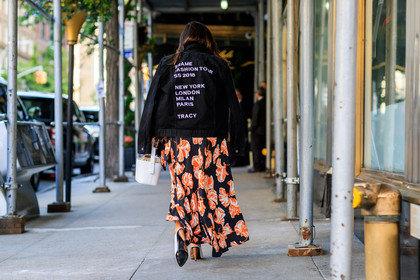 atmosphere details, back detail, black denim, black jacket, denim jacket, fashion week, floral, flowers, frenchystyle, full length, FW, graphic dress, high heels, horizontal, jonathan paciullo, leather bag, leather shoes, NEW YORK, NYFW, printed dress, printed jacket, SPRING SUMMER 2018, SS 18, street style, white bag