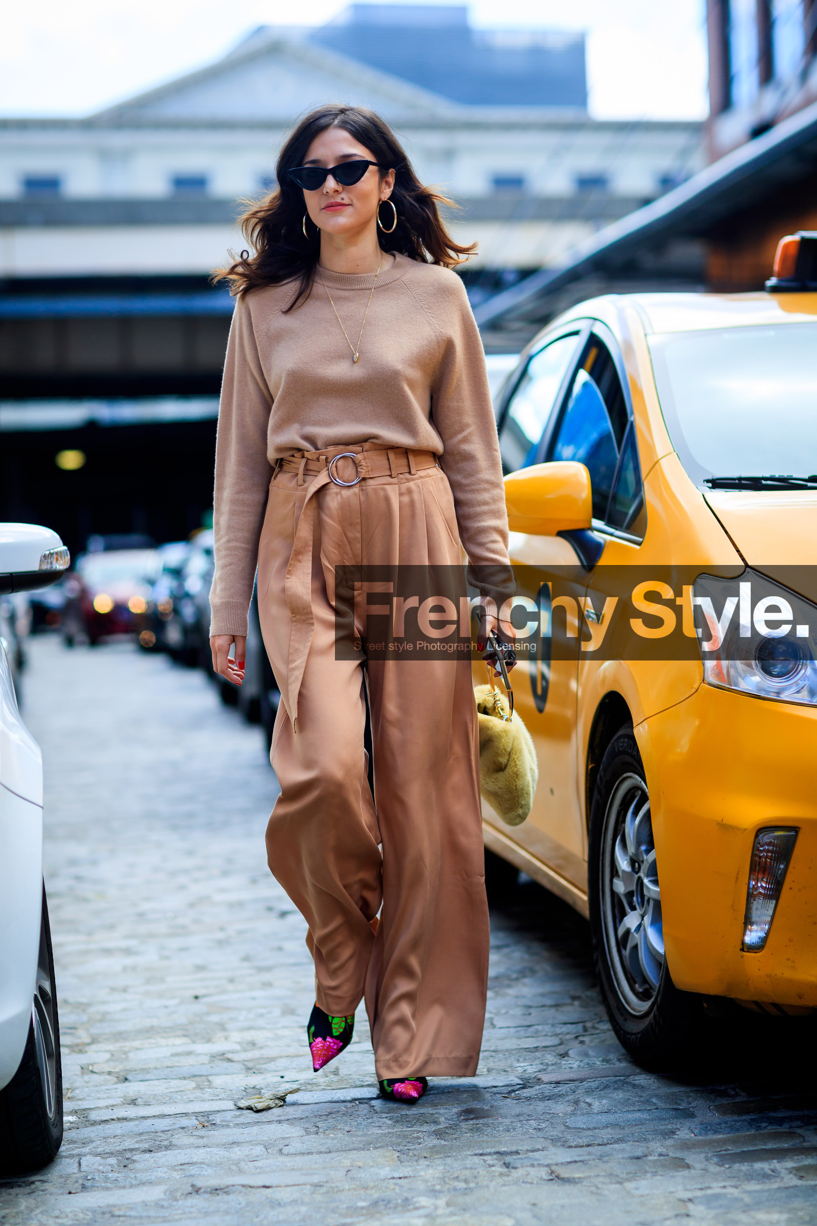 beige pants, beige sweater, eleonora carisi, fashion week, frenchystyle, full length, FW, jonathan paciullo, leather bag, NEW YORK, NYFW, SPRING SUMMER 2018, SS 18, street style, sunglasses, tone on tone, total look beige, trousers, vertical, wide pants, yellow bag