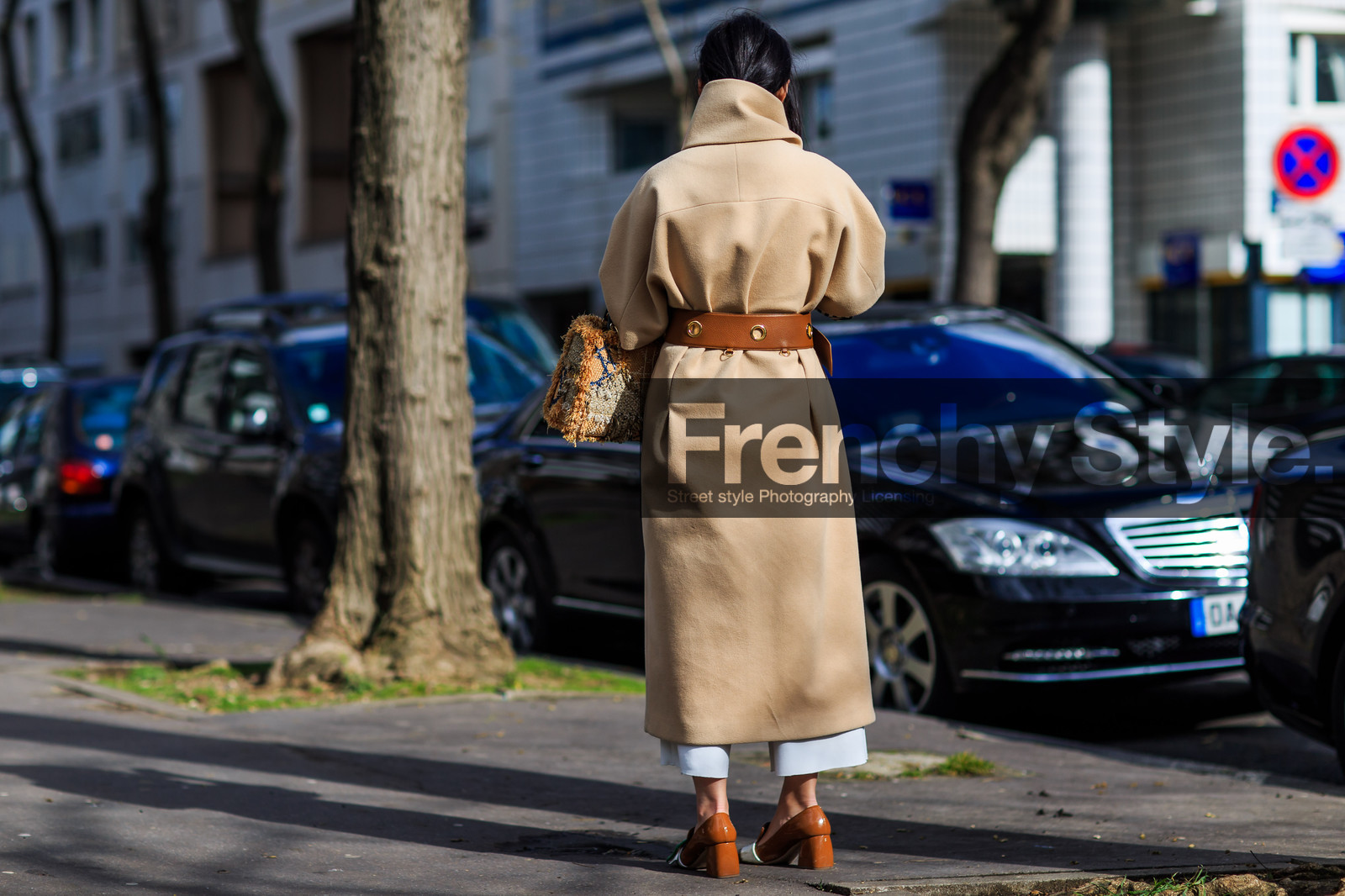 atmosphere details, AUTUMN WINTER 2016-2017, AW 16-17, beige coat, beige scarf, belted coat, brown belt, brown shoes, christian dior, FALL WINTER 2016-2017, fashion week, frenchystyle, full length, FW, FW 16-17, graphic shirt, high heels, horizontal, jonathan paciullo, leather belt, leather shoes, orange bag, PARIS, PFW, street style, striped shirt, sunglasses, varnished leather shoes