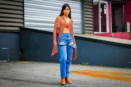 fishnet top, orange top, orange bra, sparkling top, orange handbag, cutout jeans, orange boots, platform boots, coperni, nina urgell cloquell, street style, jonathan paciullo, FW, frenchystyle, fashion week, AUTUMN WINTER 2022-2023, FALL WINTER 2022_2023, FW 22-23, PFW, PARIS, horizontal, atmosphere details, full length
