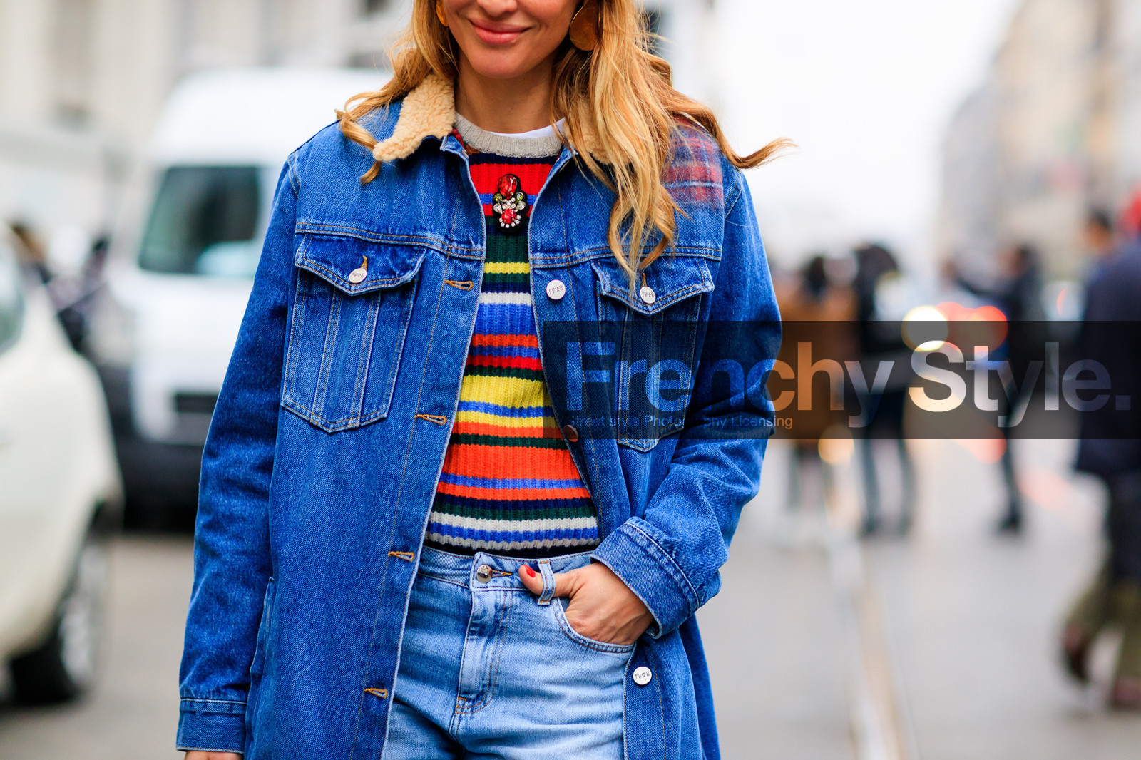 atmosphere details, AUTUMN WINTER 2017-2018, AW 17-18, blue denim, denim jacket, denim pants, detail, FALL WINTER 2017-2018, fashion week, frenchystyle, FW, FW 17-18, geometric, graphic sweater, horizontal, jeans, jonathan paciullo, MFW, MILAN, multicolor sweater, pinko, street style, striped sweater, trousers