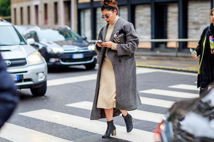 atmosphere details, AUTUMN WINTER 2016-2017, AW 16-17, beige, beige dress, black, black boots, bronze, brown coat, checked coat, detail, FALL WINTER 2016-2017, fashion week, frenchystyle, FW, FW 16-17, horizontal, jonathan paciullo, knit dress, leather boots, leather clutch, LFW, LONDON, maison martin margiela, MENSWEAR, plaid, shiny heels, street style, sunglasses