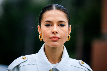details, closeup, eye cat, golden earrings, golden loops, white jacket, make up, fashion week, frenchystyle, FW, jonathan paciullo, street style, PARIS, PFW, SPRING SUMMER 2022, SS 22, atmosphere details, detail, horizontal