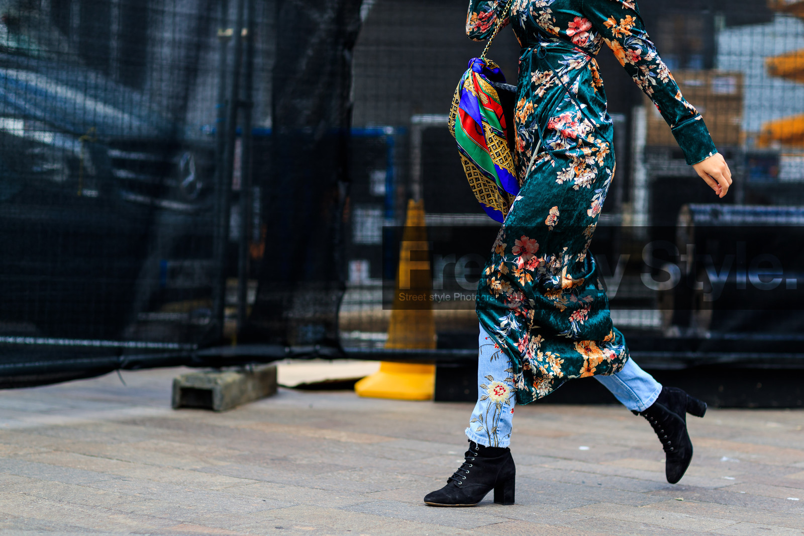 atmosphere details, black shoes, blue denim, denim pants, detail, fashion week, floral, flowers, frenchystyle, FW, graphic dress, green dress, high heels, horizontal, jeans, jonathan paciullo, leather bag, leather shoes, LFW, LONDON, printed dress, printed pants, printed scarf, SPRING SUMMER 2018, SS 18, street style, trousers