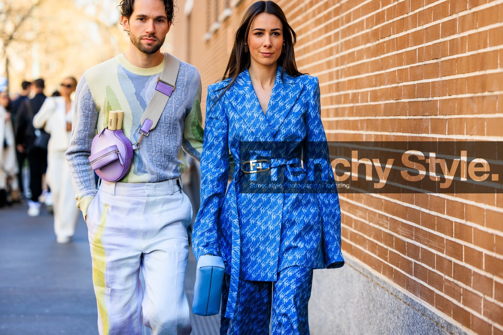 crossbody bag, roudn crossbody, purple bag, multicolor pants, purple toned pants, black derbies, knitted multicolor jumper, printed jumper, blue fendi suit, baggy pants, blue trousers, white sandals, fendi belt, fendi, fendi black bag, blue blazer, blue bag, alice barbier, JS roques, fashion week, frenchystyle, FW, jonathan paciullo, street style, MFW, MILAN, FALL WINTER 2022_2023, AUTUMN WINTER 2022-2023, FW 22-23, horizontal, atmosphere details
