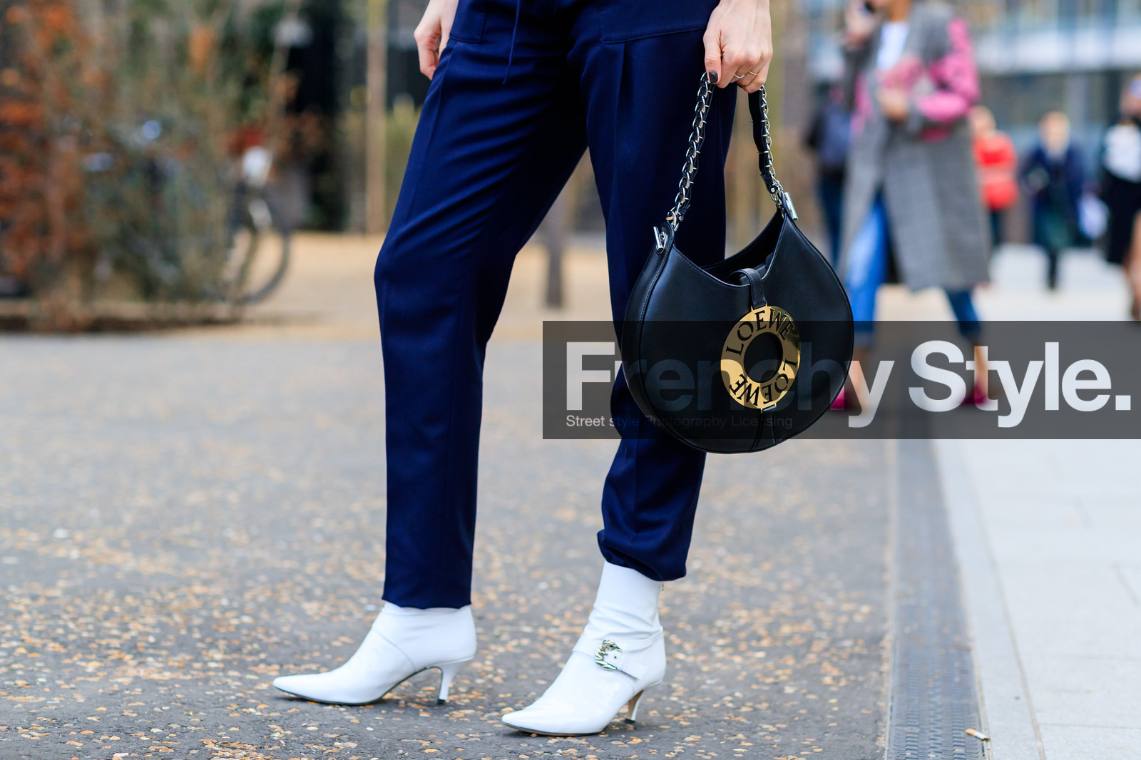 atmosphere details, AUTUMN WINTER 2017-2018, AW 17-18, black bag, blue jumpsuit, detail, FALL WINTER 2017-2018, fashion week, flori, florrie thomas, frenchystyle, FW, FW 17-18, golden details, high heels, horizontal, jonathan paciullo, leather bag, leather shoes, LFW, loewe, LONDON, street style, trousers, white boots