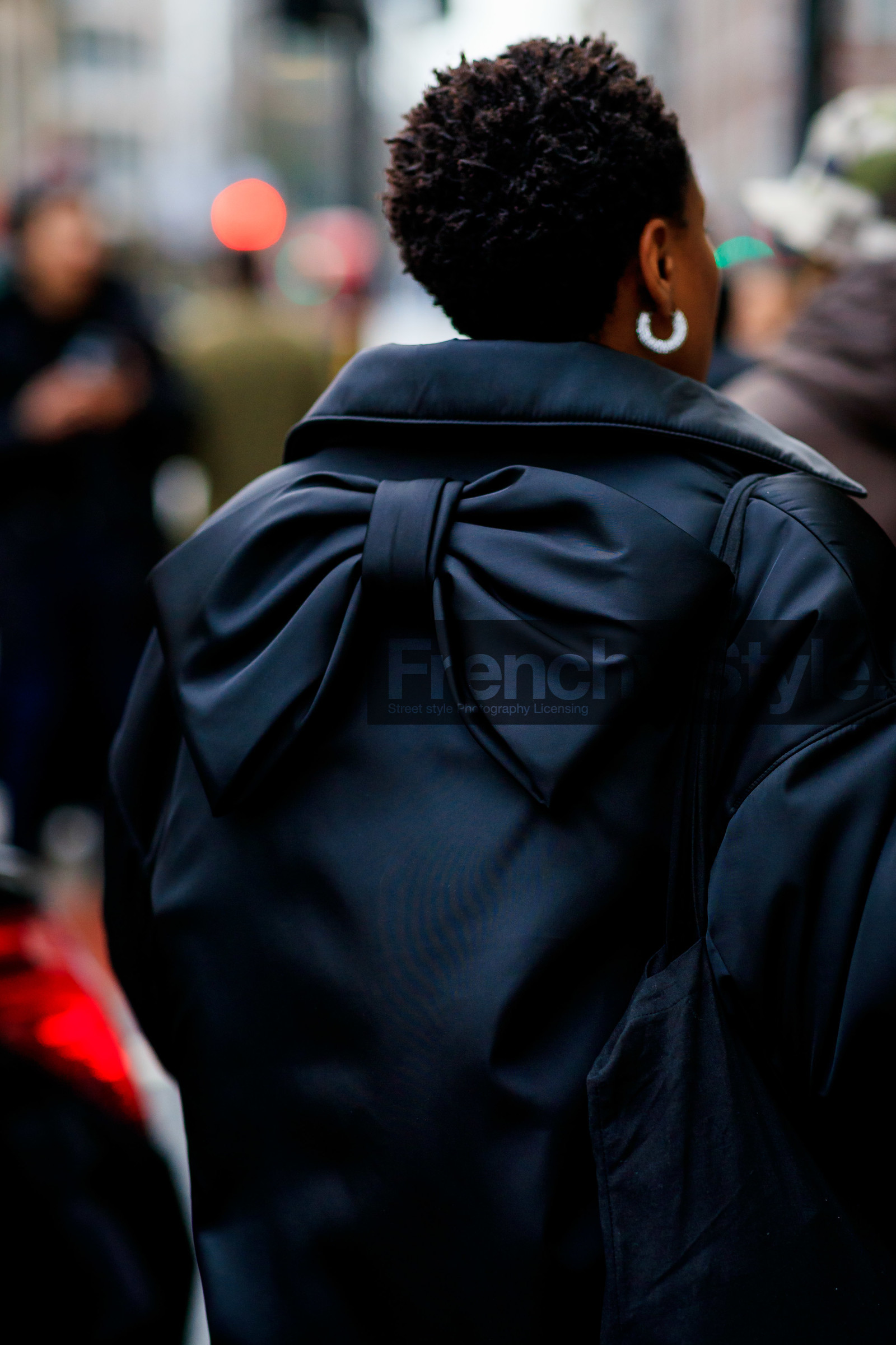 black jacket, bow, donna wallace, earrings, short hair, LONDON, LFW, fashion week, frenchystyle, FW, jonathan paciullo, street style, AUTUMN WINTER 2019-2020, AW 19-20, FW 19-20, FALL WINTER 2019-2020, vertical, atmosphere details, detail