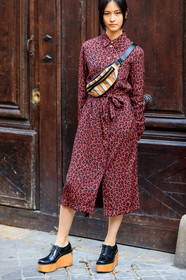 model, atelier production bag, red shirt, red dress, animal print dress, animal print shirt, leopard printed dress, leopard printed shirt, dress shirt, long sleeves dress, mid long dress, belted dress, button dress, stella mccartney shoes, platform shoes, black leather derbie, black leather shoes, laced shoes, wooden heels shoes, crossbody bag, striped bag, yellow bag, belt bag, orange bag, PARIS, PFW, SPRING SUMMER 2020, SS 20, fashion week, frenchystyle, FW, jonathan paciullo, street style, vertical, atmosphere details, detail