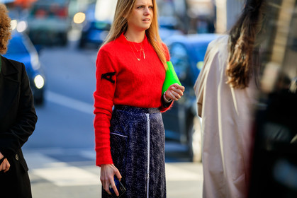 blue skirt, graphic skirt, green bag, leather bag, marine serre, neon, printed skirt, red sweater, fashion week, frenchystyle, FW, jonathan paciullo, street style, PFW, PARIS, AUTUMN WINTER 2019-2020, AW 19-20, FALL WINTER 2019-2020, FW 19-20, horizontal, atmosphere details, detail