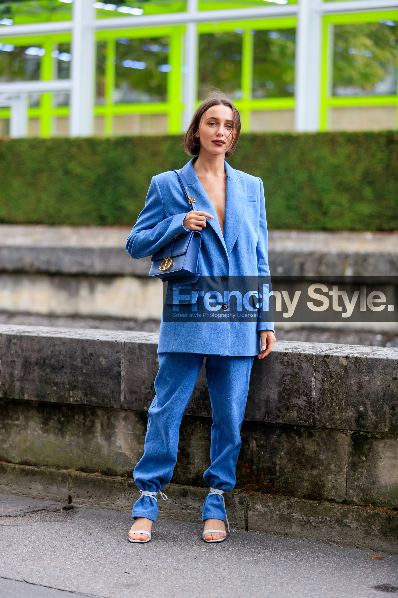 mary leest, denim, denim jacket, denim total look, denim suits, light blue jeans, light blue jacket, low necked jacket, light blue leather bag, dior bag, 30 montaigne bag, white leather sandals, PARIS, PFW, SPRING SUMMER 2020, SS 20, fashion week, frenchystyle, FW, jonathan paciullo, street style, vertical, full length
