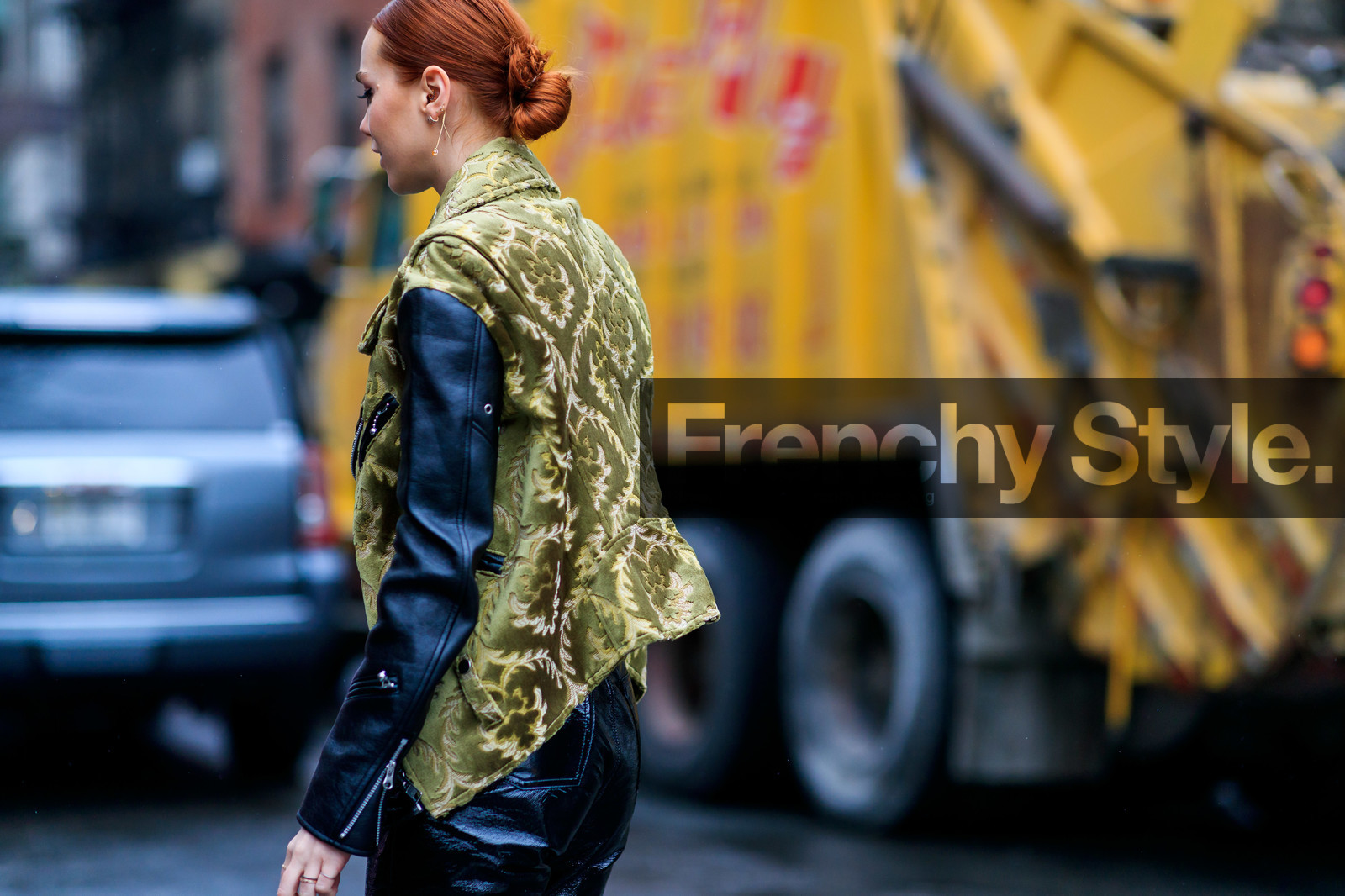 back details, black leather perfecto, vinyl pants, black pants, kaki perfecto, velvet jacket, velvet perfecto, floral embroidered jacket, fashion week, frenchystyle, FW, jonathan paciullo, street style, NYFW, NEW YORK, AUTUMN WINTER 2020-2021, FALL WINTER 2020-2021, FW 20-21, horizontal, atmosphere details, detail