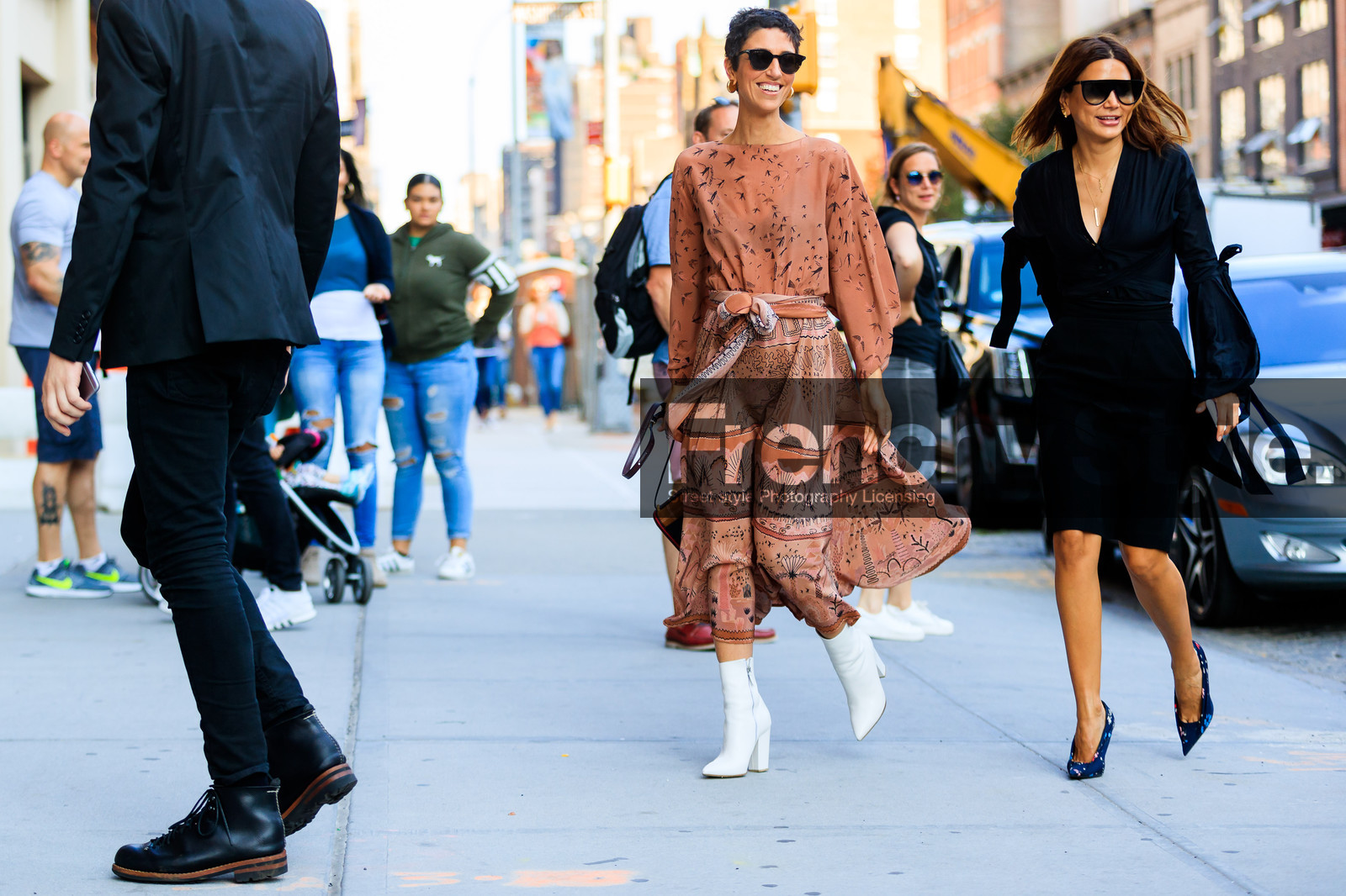 atmosphere details, balenciaga, beige pants, black shirt, black shoes, black skirt, blue shoes, Christine Centenera, fashion week, frenchystyle, full length, FW, high heels, horizontal, jonathan paciullo, leather bag, leather shoes, NEW YORK, nude top, NYFW, printed pants, printed shoes, printed top, SPRING SUMMER 2018, SS 18, street style, sunglasses, tone on tone, total look black, white boots, yasmin sewell