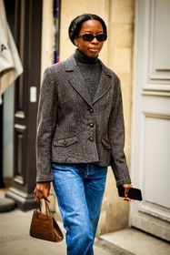 black sunglasses, straight cut jeans, classic jeans, mini handbag, leather handbag, grey blazer, grey turtle necka, buttoned blazer, knitted top, croco bag, brown bag, fashion week, frenchystyle, FW, jonathan paciullo, street style, AUTUMN WINTER 2022-2023, FALL WINTER 2022_2023, FW 22-23, PFW, PARIS, vertical, detail