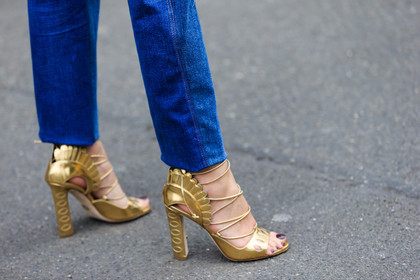 atmosphere details, AUTUMN WINTER 2016-2017, AW 16-17, blue denim, denim pants, detail, FALL WINTER 2016-2017, fashion week, frenchystyle, FW, FW 16-17, golden heel, golden shoes, high heels, horizontal, jeans, jonathan paciullo, lace up shoes, leather shoes, LFW, LONDON, MENSWEAR, street style, trousers