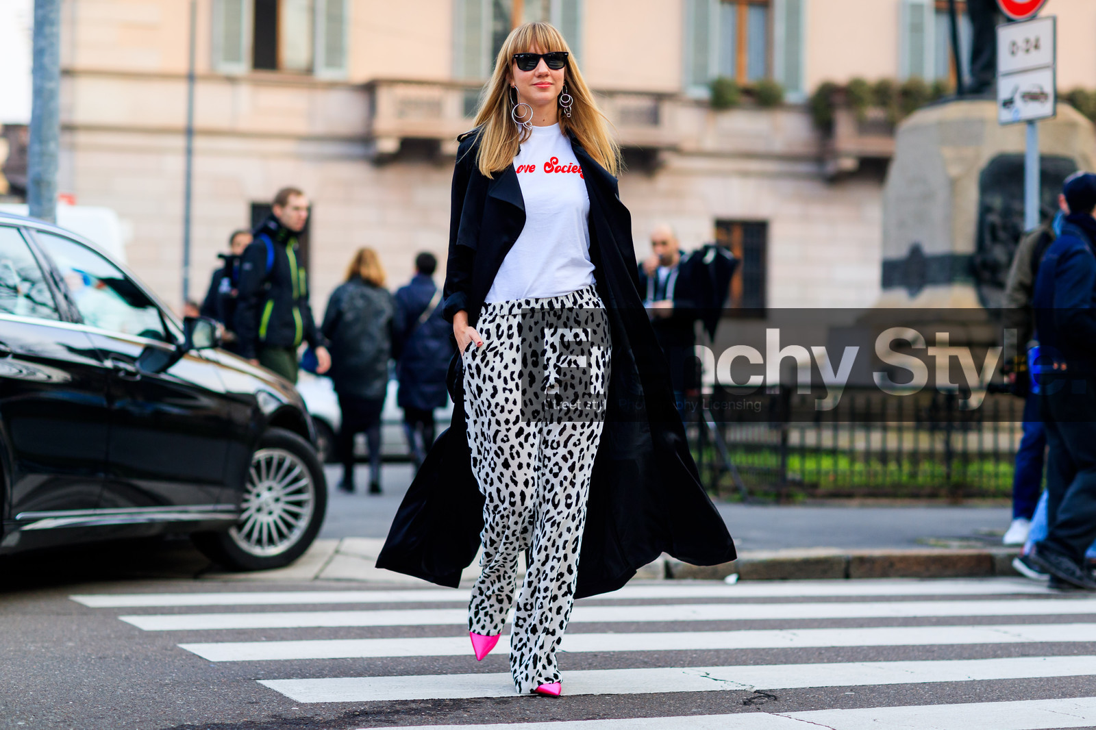 animal print, atmosphere details, AUTUMN WINTER 2017-2018, AW 17-18, black coat, FALL WINTER 2017-2018, fashion week, frenchystyle, full length, FW, FW 17-18, horizontal, jonathan paciullo, leather shoes, leopard print, lisa aiken, MFW, MILAN, pink shoes, printed pants, street style, trousers, white t shirt
