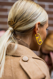 back details, details, fendi earrings, fendi jewellery, gold earrings, hair details, Leonie Hanne, fashion week, frenchystyle, FW, jonathan paciullo, street style, MFW, MILAN, SPRING SUMMER 2022, SS 22, vertical, atmosphere details, detail