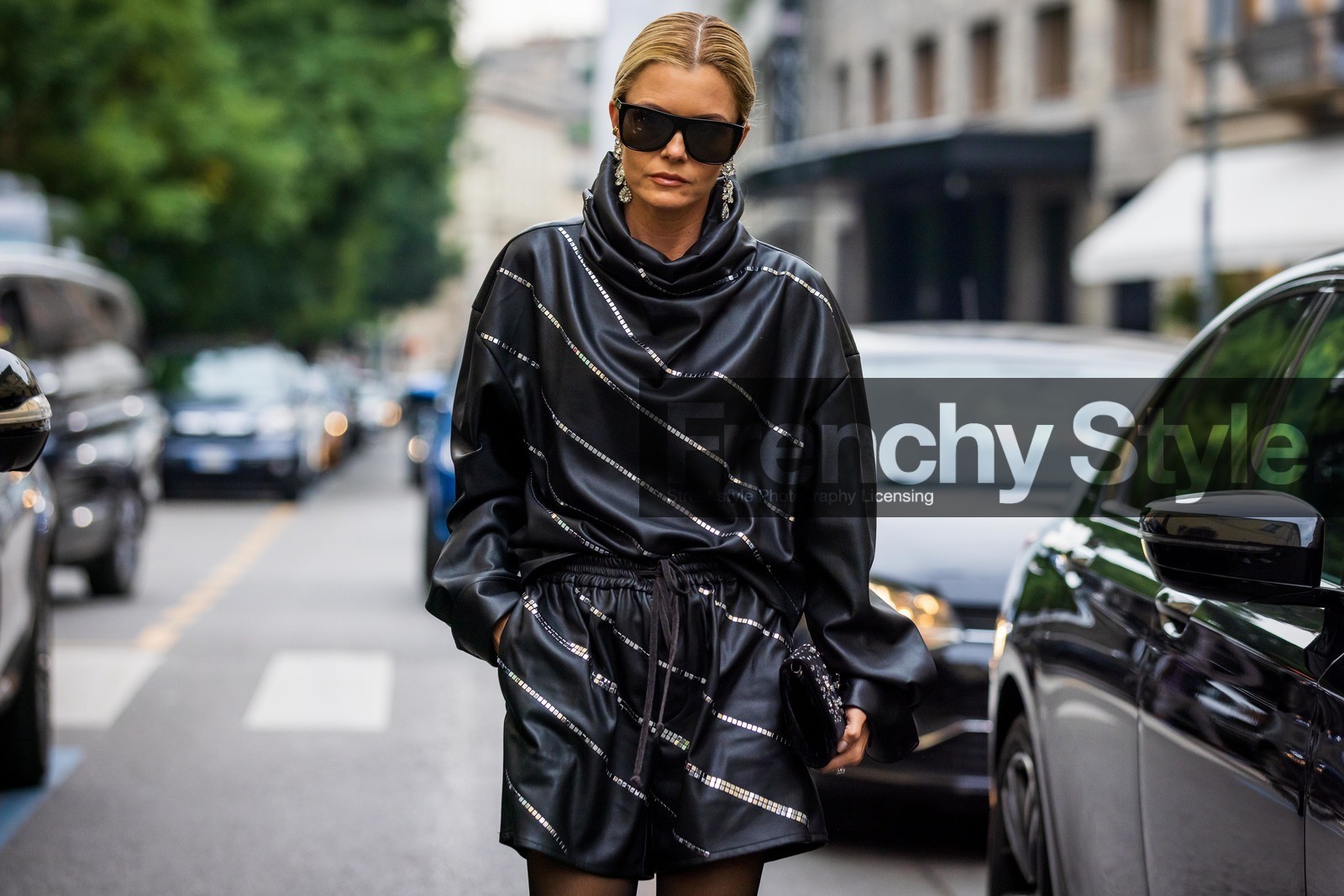 black pouch, black short, black sunglasses, black top, black turtleneck, earrings, leather short, leather top, oversize sunglasses, short, silver earrings, silver stripes, stass pouch, statement earrings, strass, striped short, striped top, stripes, sunglasses, top, turtleneck, fashion week, frenchystyle, FW, jonathan paciullo, street style, SPRING SUMMER 2022, SS 22, MFW, MILAN, atmosphere details, horizontal