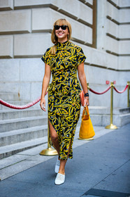 bracelet, céline, fashion week, frenchystyle, full length, FW, high heels, jonathan paciullo, leather bag, leather shoes, lisa aiken, long dress, NEW YORK, NYFW, orange bag, printed dress, SPRING SUMMER 2018, SS 18, street style, sunglasses, vertical, white shoes, yellow dress