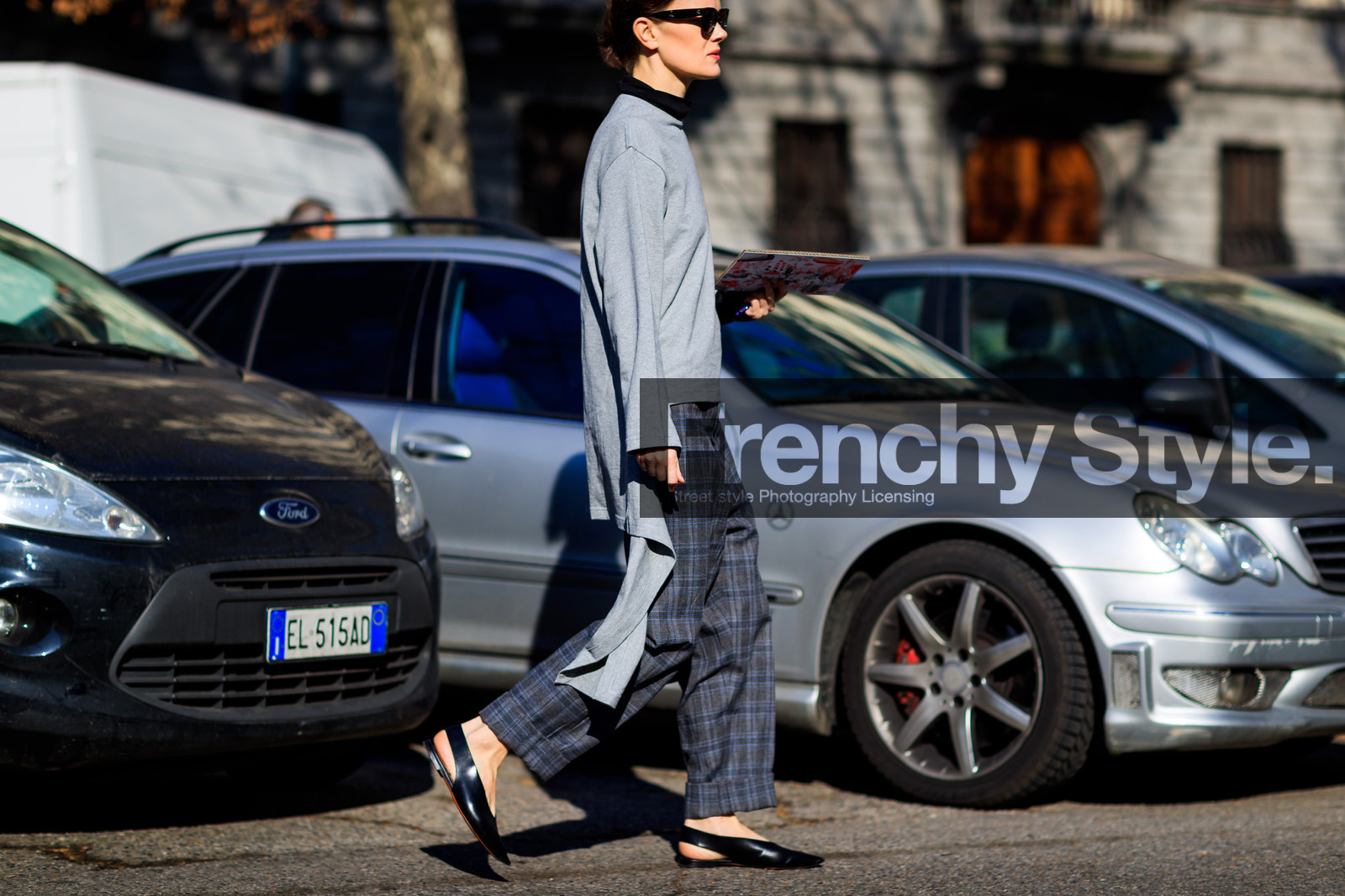 atmosphere details, AUTUMN WINTER 2017-2018, AW 17-18, black shoes, checked pants, detail, FALL WINTER 2017-2018, fashion week, frenchystyle, FW, FW 17-18, graphic pants, grey pants, grey sweater, horizontal, jo ellison, jonathan paciullo, leather shoes, MFW, MILAN, plaid, printed pants, street style, sunglasses, tartan, trousers