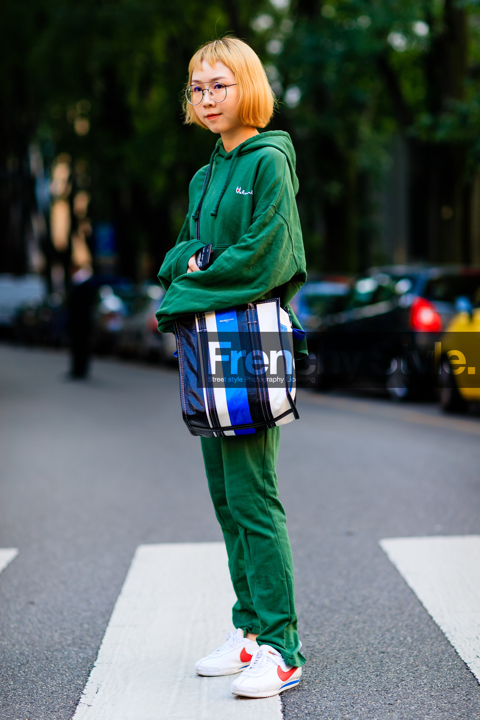 balenciaga, blue bag, fashion week, frenchystyle, full length, FW, graphic bag, green pants, green sweater, hoodie, jonathan paciullo, leather bag, leather shoes, MFW, MILAN, nike, SPRING SUMMER 2017, SS 17, street style, striped bag, trousers, vertical, vêtements, white sneakers