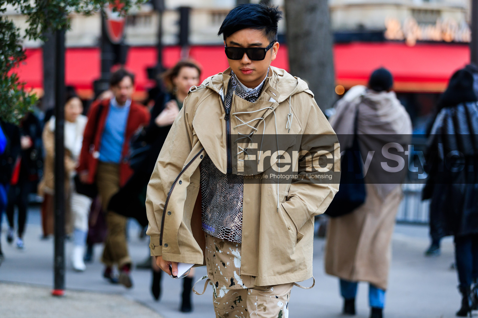 beige jacket, beige pants, graphic pants, leather jacket, printed pants, snake print, sunglasses, trousers, street style, jonathan paciullo, FW, frenchystyle, fashion week, PFW, PARIS, AUTUMN WINTER 2018-2019, FALL WINTER 2018-2019, FW 18-19, horizontal, atmosphere details