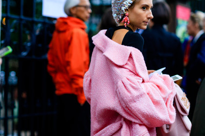 atmosphere details, black dress, black shoes, detail, earrings, fashion week, frenchystyle, FW, glitter, horizontal, jenny walton, jonathan paciullo, LFW, LONDON, pink bag, pink coat, sequined bag, SPRING SUMMER 2017, SS 17, street style, woman