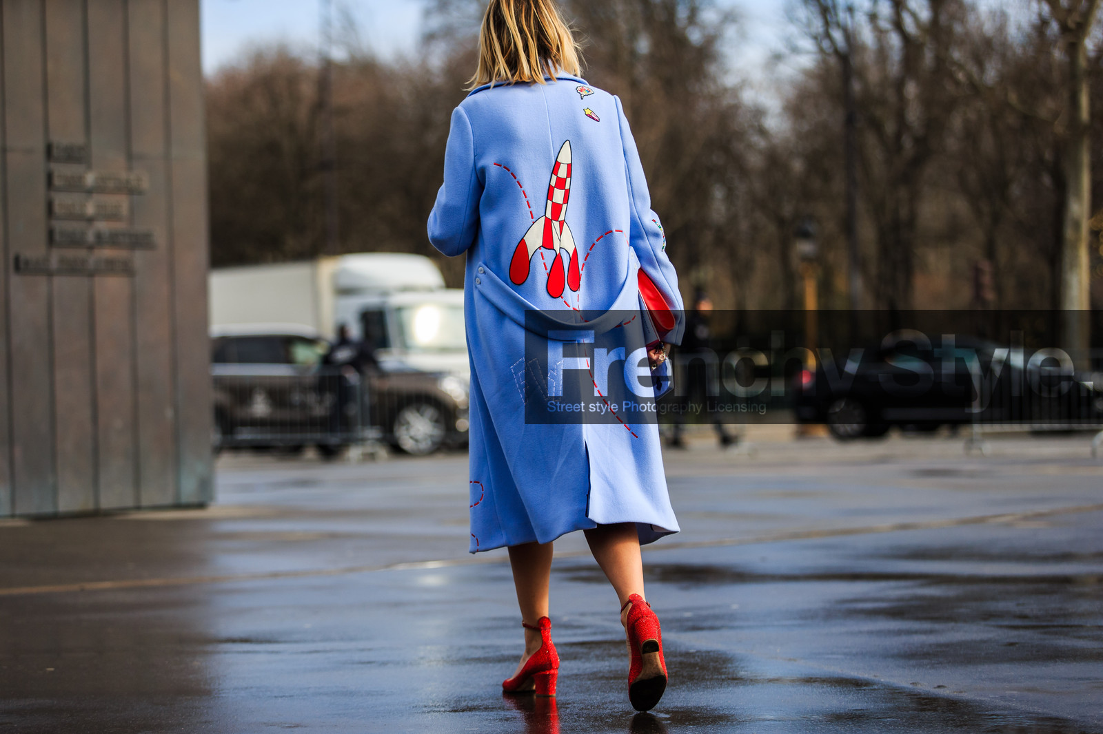 atmosphere details, AUTUMN WINTER 2016-2017, AW 16-17, back detail, blue coat, detail, drawings, elisa nalin, embroidered coat, FALL WINTER 2016-2017, fashion week, frenchystyle, FW, FW 16-17, horizontal, jonathan paciullo, mira mikati, PARIS, PFW, printed coat, red shoes, street style