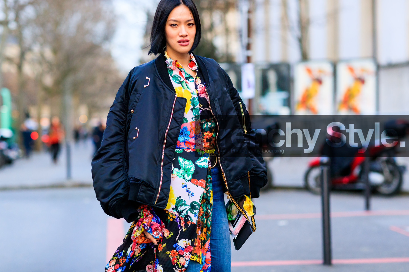 atmosphere details, AUTUMN WINTER 2017-2018, AW 17-18, black jacket, blue denim, bomber jacket, denim pants, detail, FALL WINTER 2017-2018, fashion week, floral, flowers, frenchystyle, FW, FW 17-18, horizontal, jeans, jonathan paciullo, multicolor shirt, PARIS, PFW, printed shirt, street style, Tiffany Hsu, trousers