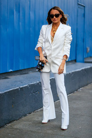 white jacket, white pants, white suits, long necklace, big chain necklace, golden necklace, chanel necklace, paco rabanne bag, sequins bag, metalic bag, metal bag, silvered bag, tom ford sunglasses, butterfly sunglasses, aviator sunglasses, rolex watch, silvered watch, golden watch, low necked jacket, flare pants, white leather boots, fashion week, frenchystyle, FW, jonathan paciullo, street style, AUTUMN WINTER 2020-2021, FALL WINTER 2020-2021, FW 20-21, vertical, full length, NYFW, NEW YORK