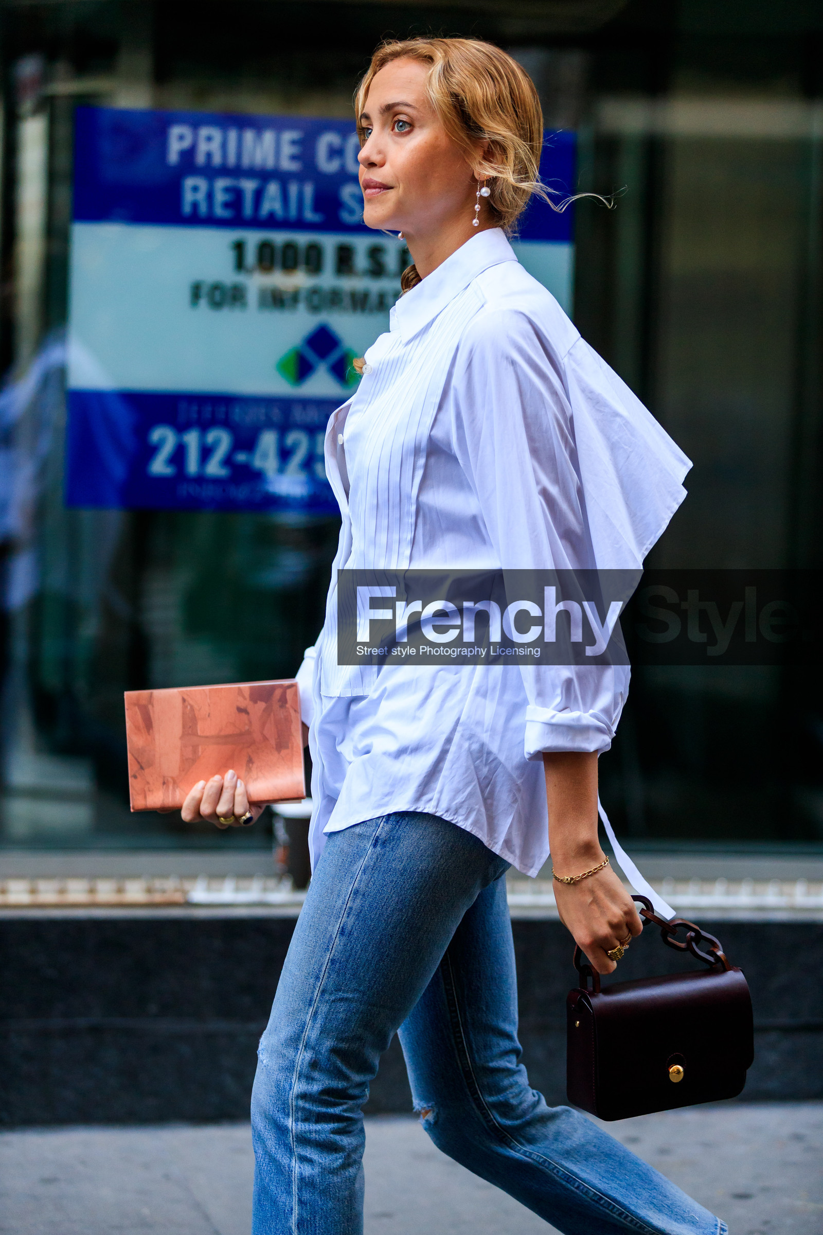 atmosphere details, black bag, blue denim, bordeaux, burgundy, denim pants, detail, fashion week, frenchystyle, FW, jeans, jonathan paciullo, leather bag, NEW YORK, NYFW, red bag, SPRING SUMMER 2018, SS 18, street style, trousers, vertical, white shirt