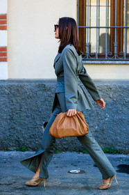 kaki jacket, kaki pants, kaki suits, belted jacket, split pants, camel leather clutch, bottega veneta bag, bottega veneta shoes, high heels shoes, fishnet shoes, beige leather shoes, fashion week, frenchystyle, FW, jonathan paciullo, street style, MFW, MILAN, AUTUMN WINTER 2020-2021, FALL WINTER 2020-2021, FW 20-21, vertical, full length