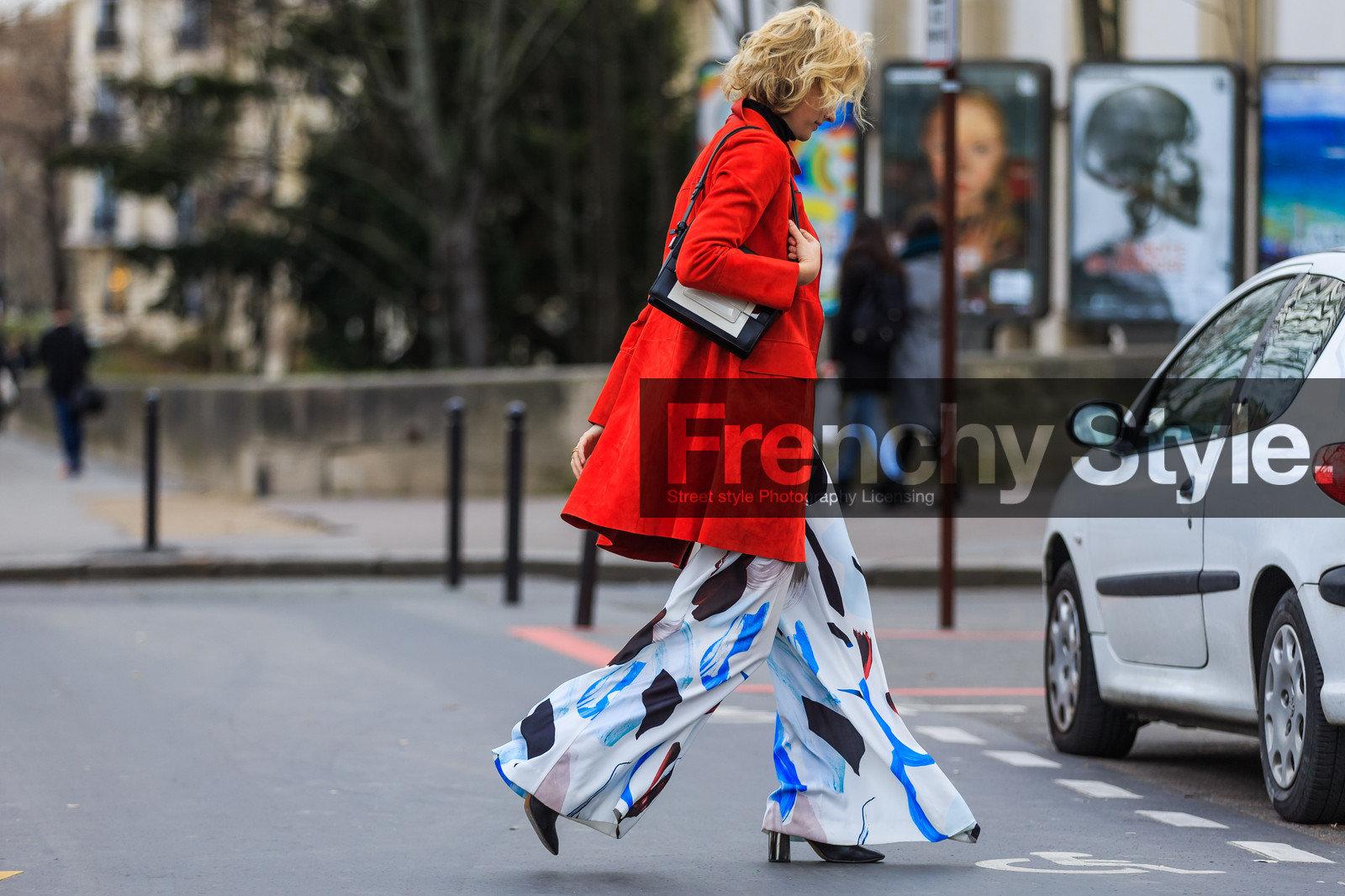 atmosphere details, AUTUMN WINTER 2016-2017, AW 16-17, blue pants, FALL WINTER 2016-2017, fashion week, frenchystyle, full length, FW, FW 16-17, horizontal, jonathan paciullo, leather bag, PARIS, PFW, printed pants, red coat, street style, trousers