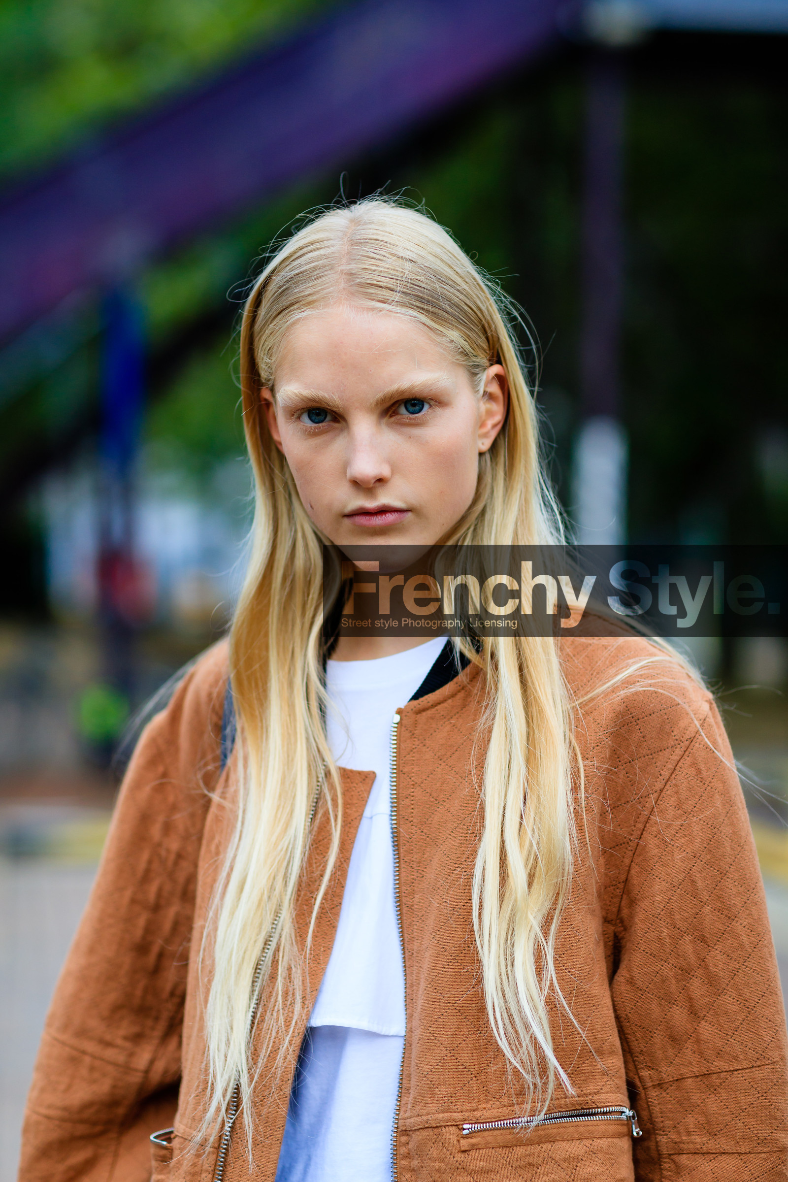 atmosphere details, bomber jacket, camel jacket, detail, fashion week, frenchystyle, FW, jonathan paciullo, LFW, LONDON, long hair, model, natural, portrait, SPRING SUMMER 2017, SS 17, street style, vertical, white t shirt, woman