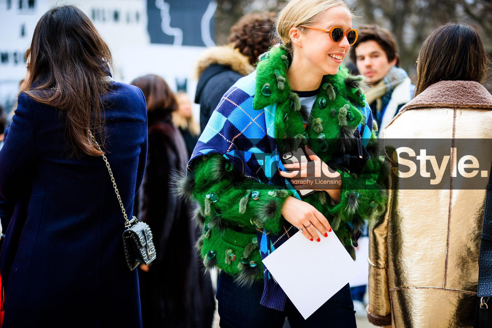 blue sweater, checked, embroidered jacket, graphic jacket, green fur, green jacket, over the shoulder, plaid, printed jacket, sunglasses, tartan, street style, jonathan paciullo, FW, frenchystyle, fashion week, PFW, PARIS, AUTUMN WINTER 2018-2019, FALL WINTER 2018-2019, FW 18-19, horizontal, atmosphere details, chloe king
