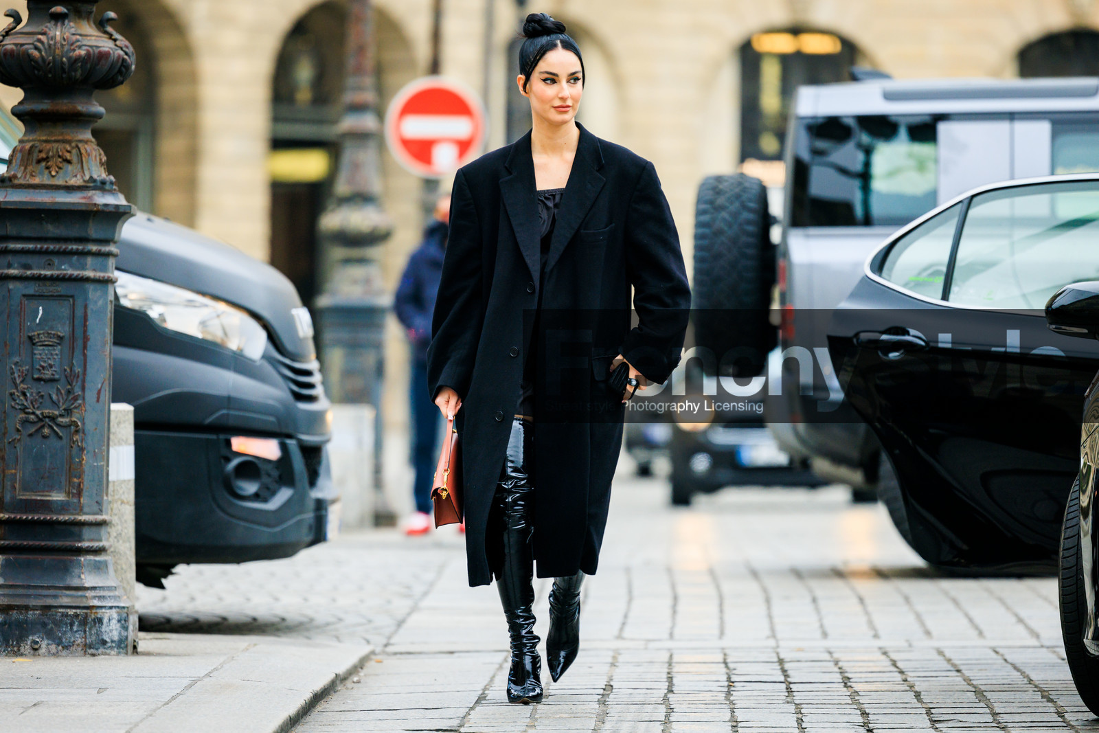 high bow tail, black look, total black look, black coat, mini dress, black dress, pattent boots, heeled boots, fashion week, frenchystyle, FW, jonathan paciullo, street style, PARIS, PFW, SPRING SUMMER 2022, SS 22, full length, fiona zanetti