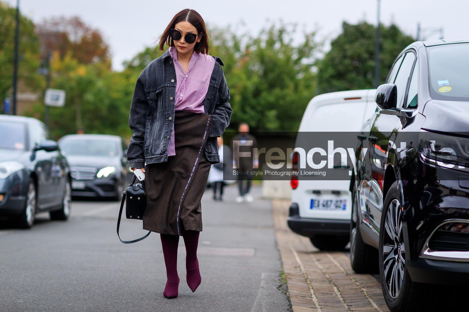 atmosphere details, balenciaga, black bag, black denim, black jacket, brown skirt, denim jacket, detail, fashion week, frenchystyle, FW, graphic shirt, graphic skirt, high heels, horizontal, jonathan paciullo, leather bag, leather shoes, PARIS, PFW, pink shirt, printed shirt, printed skirt, purple boots, SPRING SUMMER 2018, SS 18, street style, striped shirt, sunglasses, tucked in