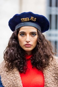 beret, blue beret, Chiara Celsi, close up, curly hair, dark eyeshadow, detail, eyeshadow, hairstyle, makeup detail, red turtleneck, fashion week, frenchystyle, FW, jonathan paciullo, street style, SPRING SUMMER 2022, SS 22, MFW, MILAN, vertical, atmosphere details