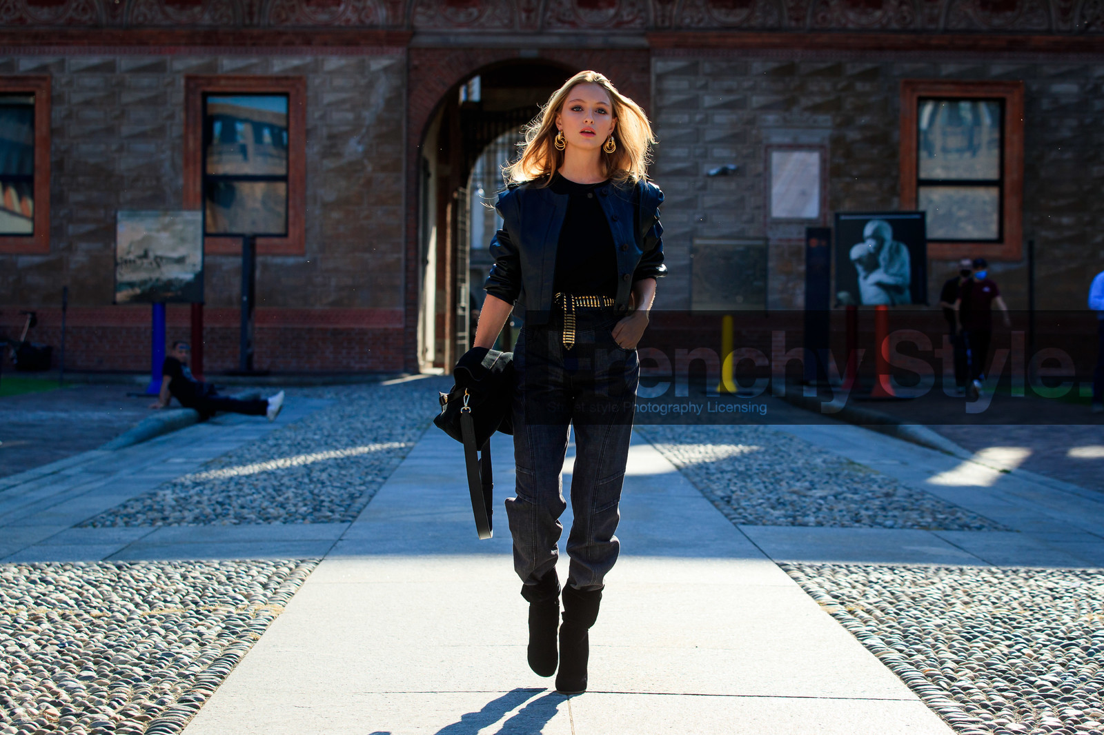 black leather bag, black leather jacket, black jeans, black total look, black pullover, high waist jeans, belted pants, golden belt, golden earrings, round shape earrings, hoop earrings, black boots, black suede boots, alberta ferretti bag, alberta ferretti belt, denim, alberta ferretti look, fashion week, frenchystyle, FW, jonathan paciullo, street style, MFW, MILAN, SPRING SUMMER 2021, SS 21, horizontal, atmosphere details, full length