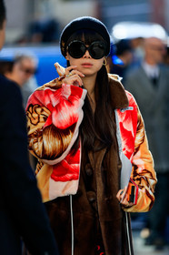 beret, black hat, brown fur, brown jacket, fur jacket, graphic jacket, leaf greener, multicolor jacket, printed jacket, sunglasses, fashion week, frenchystyle, FW, jonathan paciullo, street style, PFW, PARIS, AUTUMN WINTER 2019-2020, AW 19-20, FALL WINTER 2019-2020, FW 19-20, vertical, atmosphere details, detail