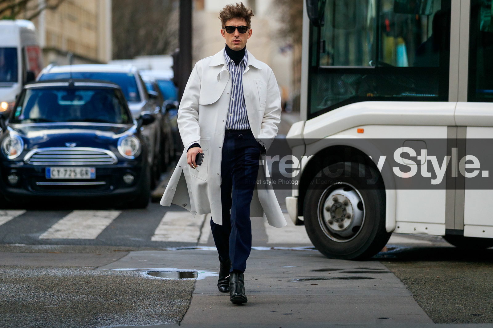 white leather trenchcoat, white shirt, blue shirt, striped shirt, black pants, black pullover, turtleneck pullover, black leather boots, black sunglasses, fashion week, frenchystyle, FW, jonathan paciullo, street style, PFW, PARIS, AUTUMN WINTER 2020-2021, FALL WINTER 2020-2021, FW 20-21, horizontal, full length, atmosphere details