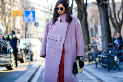 atmosphere details, AUTUMN WINTER 2017-2018, AW 17-18, detail, FALL WINTER 2017-2018, fashion week, frenchystyle, FW, FW 17-18, graphic bag, horizontal, jonathan paciullo, leather bag, MFW, MILAN, pink coat, pleated skirt, printed bag, red skirt, street style, striped bag, sunglasses, yellow bag