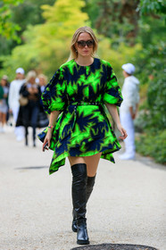 neon green dress, navy blue dress, tie and dye dress, asymetrical dress, mini dress, short sleeves dress, belted dress, scale sunglasses, big sunglasses, high boots, black leather boots, lucky charm bracelet, pearl bracelet, multicolor bracelet, PARIS, PFW, SPRING SUMMER 2020, SS 20, fashion week, frenchystyle, FW, jonathan paciullo, street style, vertical, full length