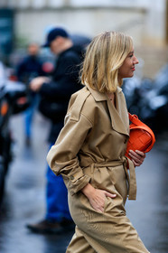 lisa aiken, beige jumpsuit, long sleeves jumpsuit, belted jumpsuit, orange leather bag, plaited bag, plaited leather bag, close up detail, fashion week, frenchystyle, FW, jonathan paciullo, street style, SPRING SUMMER 2020, SS 20, PFW, PARIS, vertical, atmosphere details, detail