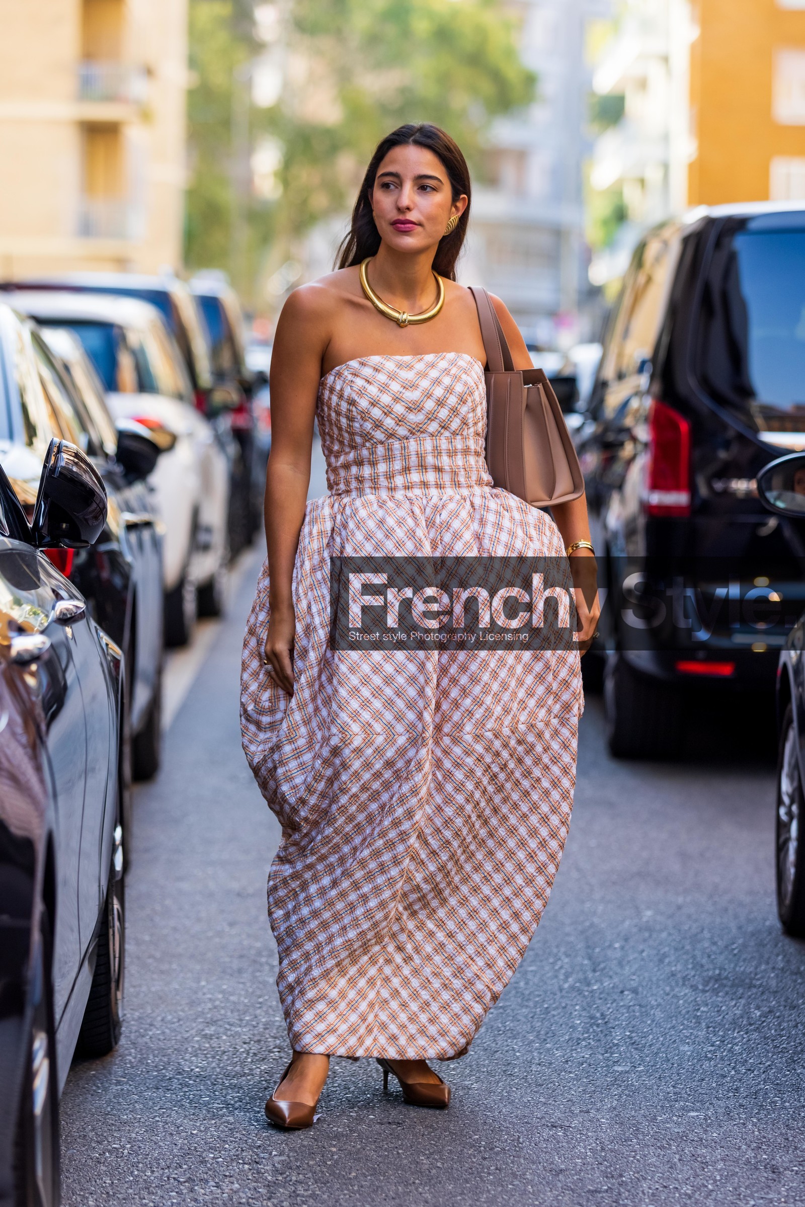 bag, Bettina Looney, brown heels, bustier, bustier dress, color, dress, gold necklace, leather bag, necklace, nude bag, oversize, print, printed dress, fashion week, frenchystyle, FW, jonathan paciullo, street style, MFW, MILAN, SPRING SUMMER 2022, SS 22, vertical, full length