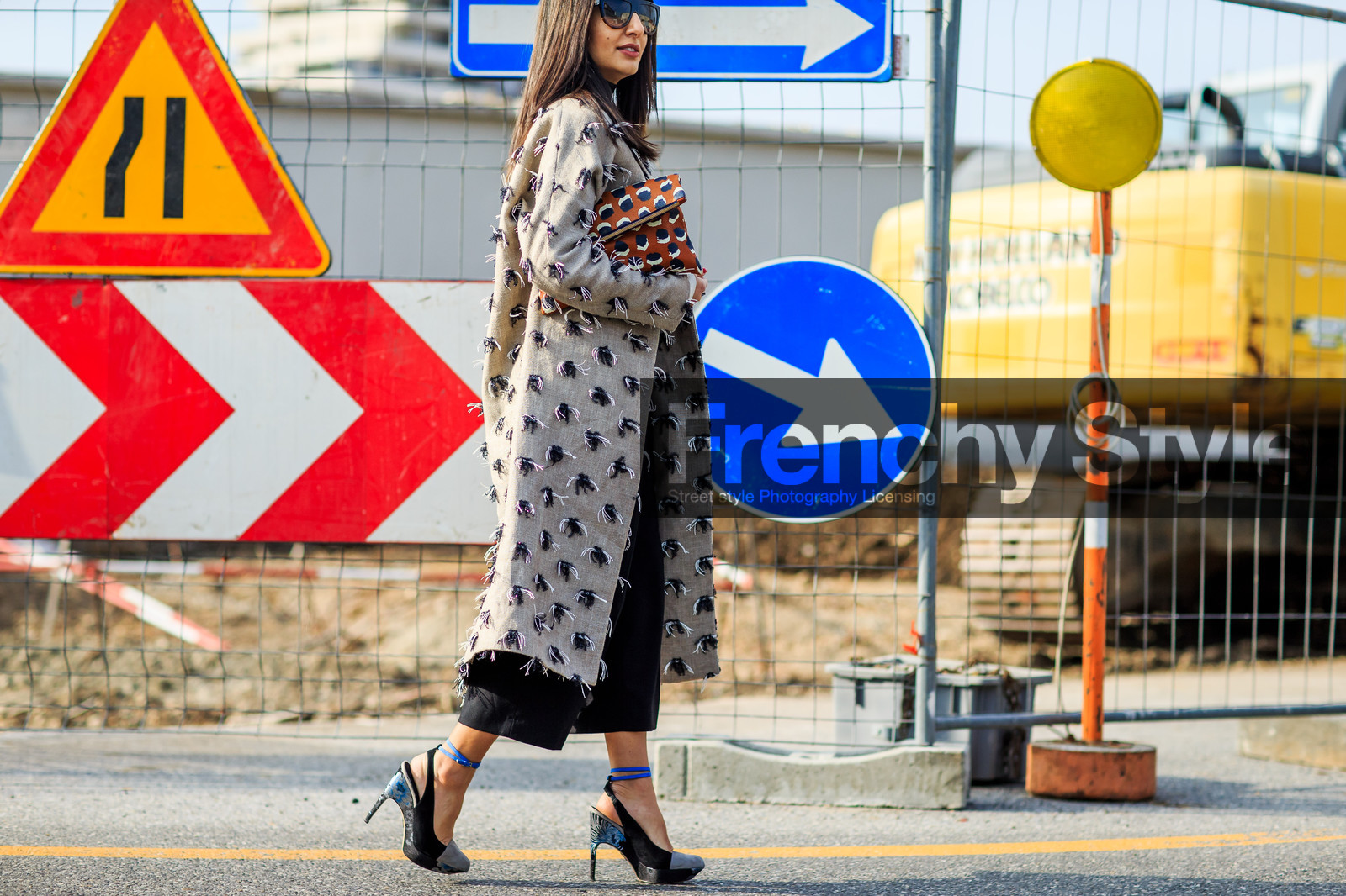 atmosphere details, AUTUMN WINTER 2016-2017, AW 16-17, beige coat, black pants, black scarf, black shoes, detail, embroidered coat, FALL WINTER 2016-2017, fashion week, frenchystyle, FW, FW 16-17, graphic clutch, high heels, horizontal, jonathan paciullo, leather clutch, leather shoes, LFW, LONDON, MENSWEAR, nausheen shah, orange bag, printed clutch, street style, sunglasses, trousers