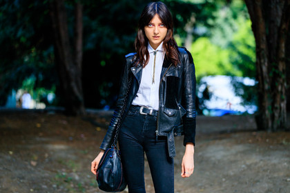 atmosphere details, black bag, black belt, black denim, black jacket, black perfecto, denim pants, detail, fashion week, frenchystyle, FW, horizontal, jeans, jonathan paciullo, leather bag, leather belt, leather jacket, leather perfecto, MFW, MILAN, model, sarah engelland, SPRING SUMMER 2017, SS 17, street style, trousers, white polo, white top